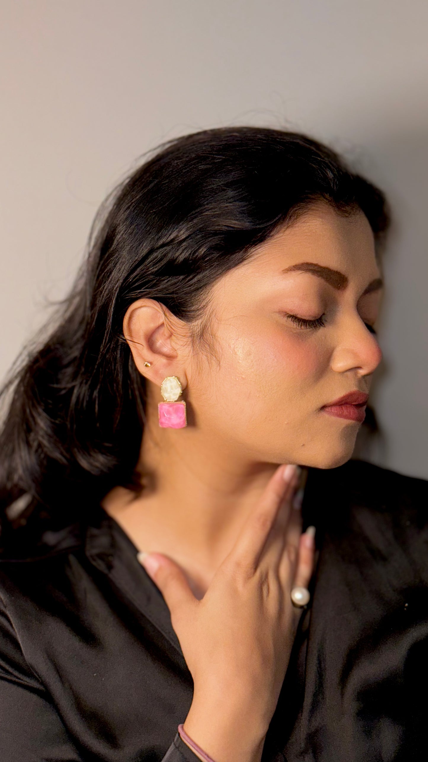 PINK & WHITE CRYSTAL STONE EARRINGS